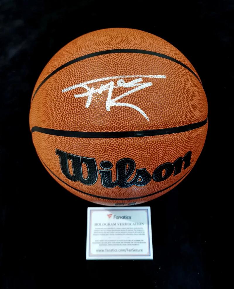 威利·梅斯在 1954 年那次著名的接杀，实际上背对着球跑了近 50 米