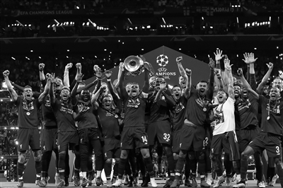 徐昕加油💪未来中国男篮五号位的希望！希望徐昕加强力量训练增强瘦弱体质和耐力，昨日蹉跎贵在坚持，是金子今日已经耀眼，明日是定会绽放，光芒四射指日可待！＂