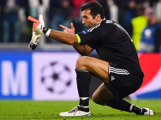 篮球火箭球队连续两场胜利庆祝