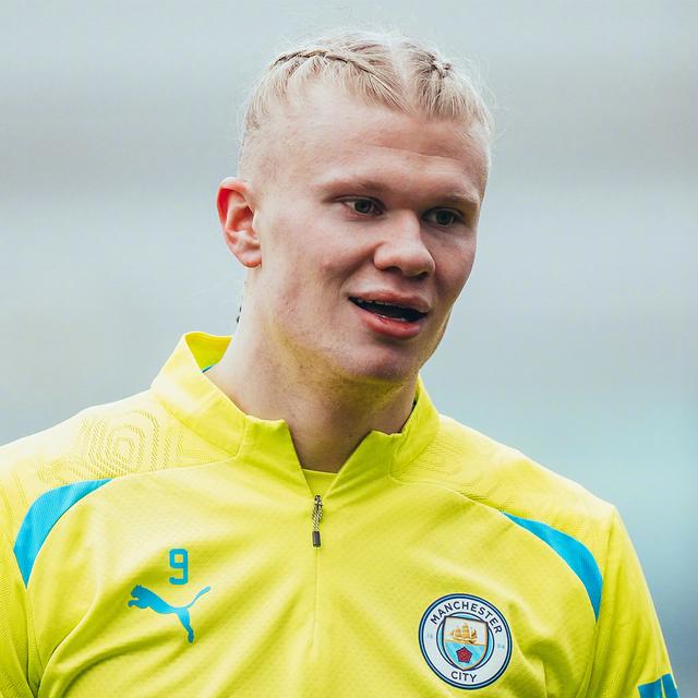 他是姚明前队友，因伤病缺钱治疗瘫痪在床，靠70岁母亲拾荒生活