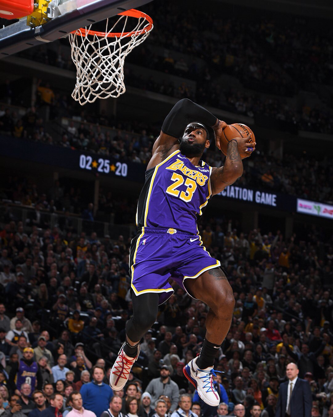 五万人齐喊他的名字，太燃