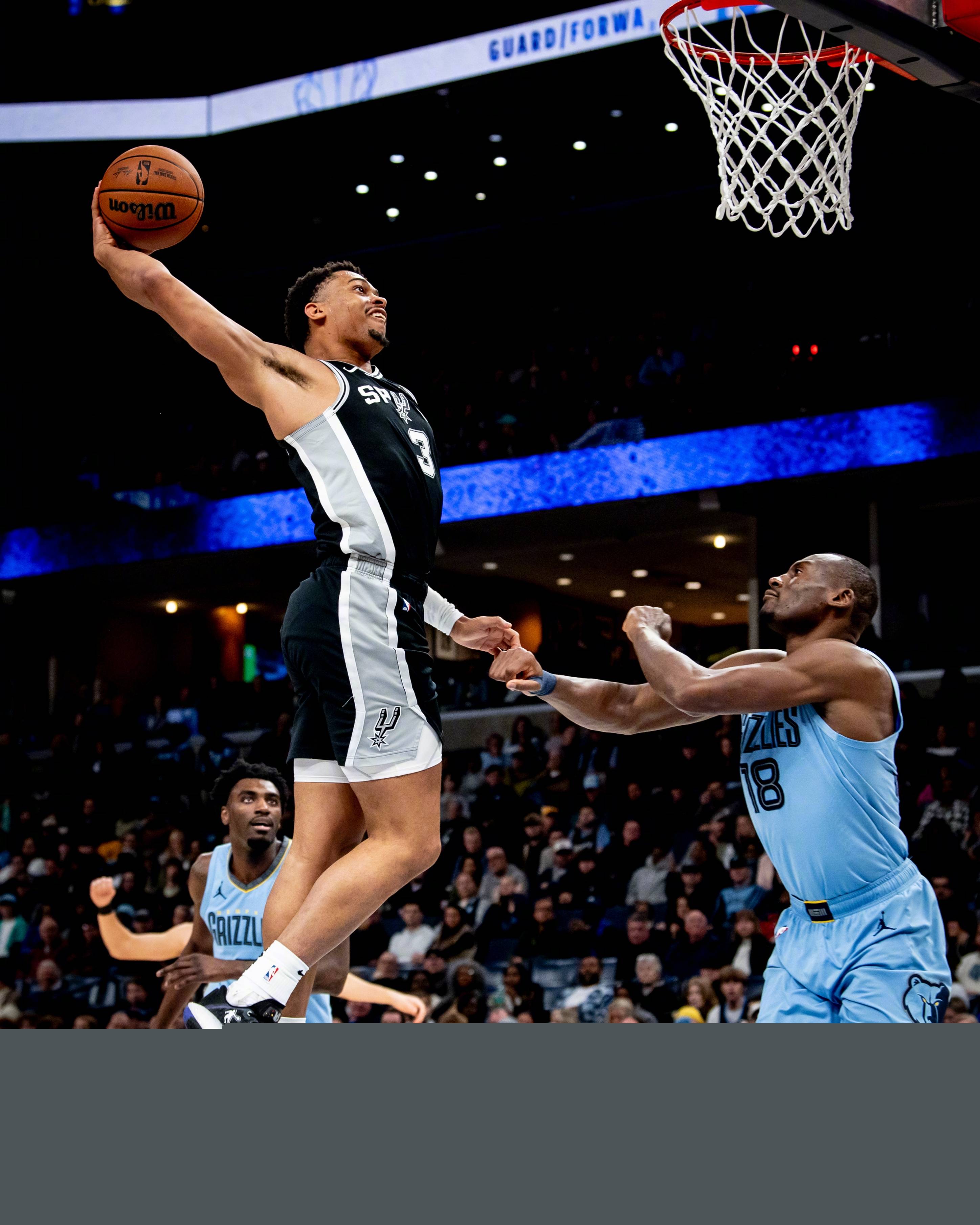 F1中国大奖赛：皮亚斯特里取得杆位