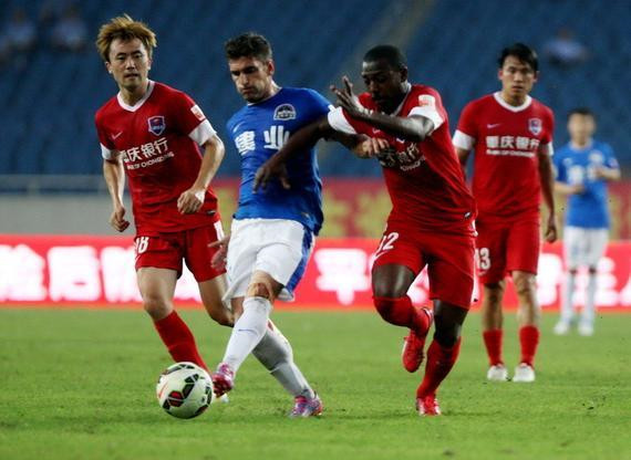 余力生以2小时06分38秒赢得瓦伦西亚马拉松，创英马历史第二佳绩，展现跨项实力，称霸铁三项目。