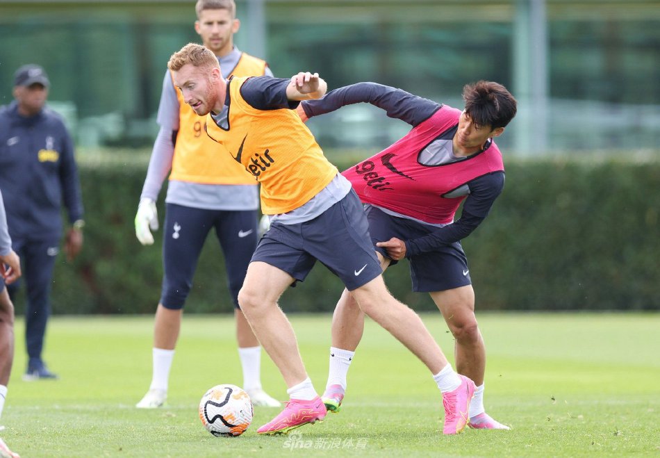 詹姆斯：我们必须在最后时刻防得更好 不能让对面那么快就得分