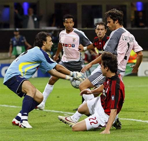 38岁梅西依旧掌控比赛，用瞬间决定胜负，展现非凡实力。