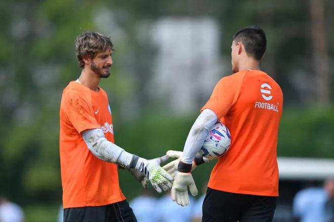 库普梅纳斯：我们想拿意杯冠军，但接下来要专注踢那不勒斯