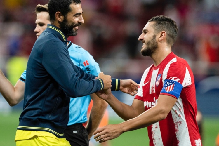 体操世界杯：周雅琴平衡木卫冕 张怡涵自由操摘金