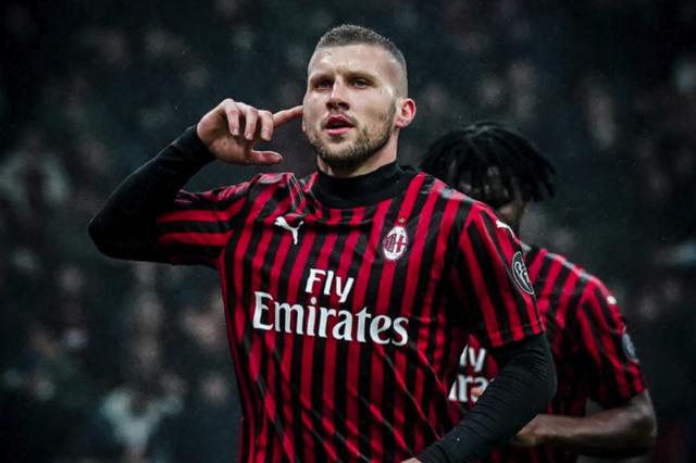 湖人队凭借勒布朗·詹姆斯的压哨补篮结束连败，战胜步行者队