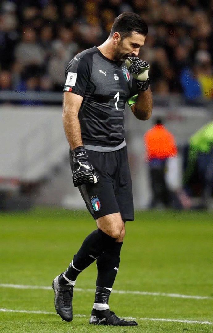 松坂大辅代表日本队出战 WBC，凭借极具欺骗性的指叉球统治了大赛舞台