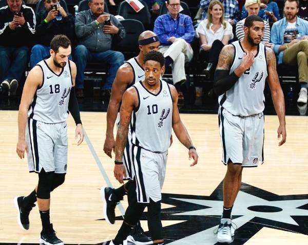 [NBA]哈登控球过半场 弧顶后撤步三分命中