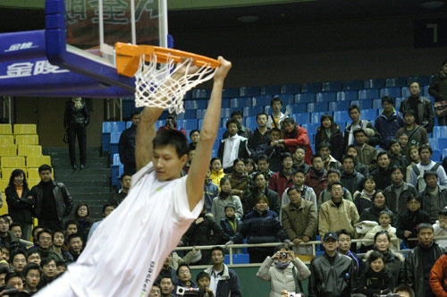 Relevo：法蒂正经历在巴萨的最艰难时刻，他将在夏天做出决定