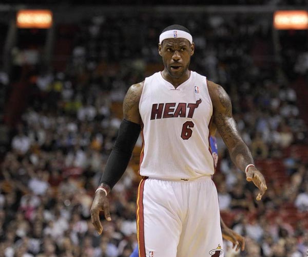 凯尔：比赛中阿德耶米被挑衅但保持了冷静，这说明他又成长了