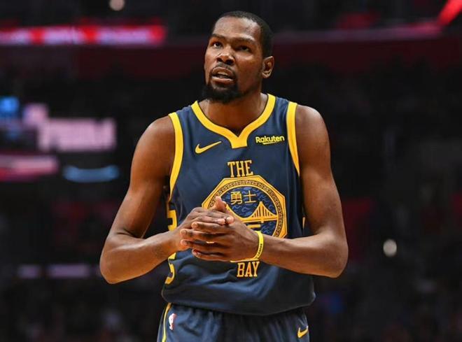 库里30岁后依旧巅峰状态：多项历史数据领跑后卫+近8场均砍近30分