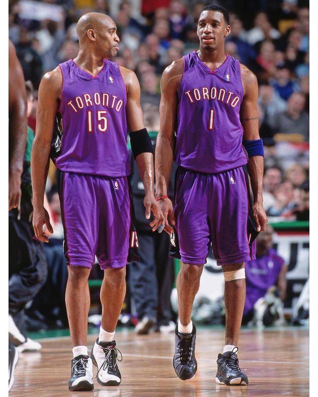 大谷翔平在 2024 年春训的首支本垒打飞行距离达 430 英尺，惊艳全场